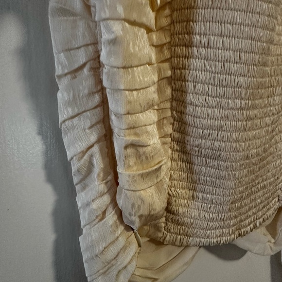 ASTR Cream Ruched Women's Top - Picture 5 of 5